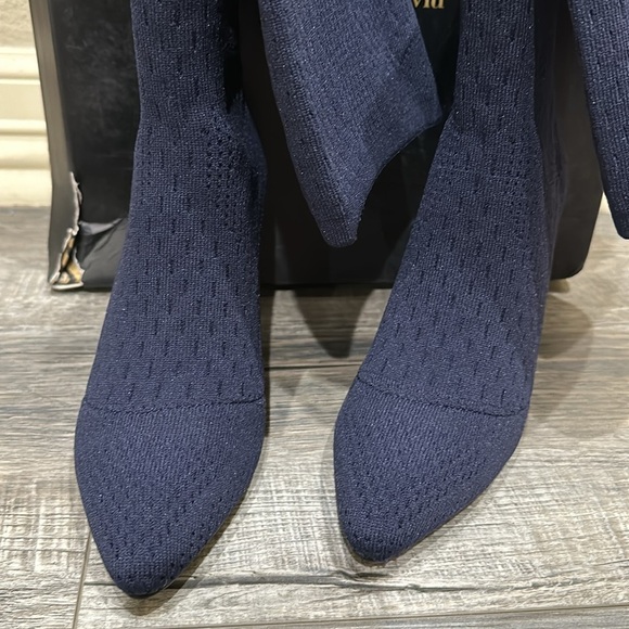 NWT Charles by Charles David navy blue knit high boot. Size 6.5 - Picture 2 of 6